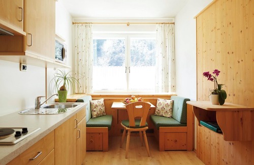 Nalles Apartment | Studio "Riesling Kreuzweg" with Mountain View, Pool, Wi-Fi & Garden