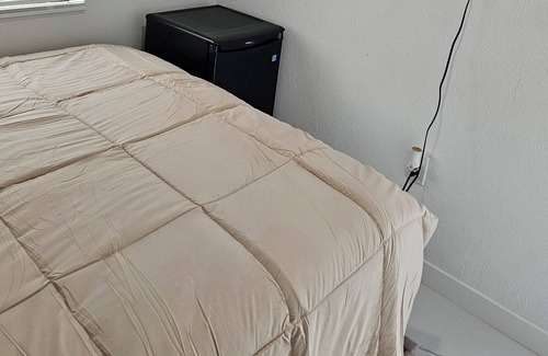 Gladeview Apartment | Studio room with private entrance and private bathroom.