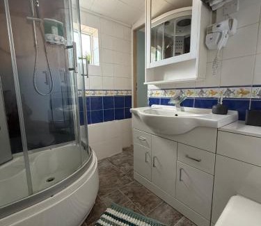 Birmingham Apartment | Studio- Sleeps 2- Free WiFi- Luxury Shower