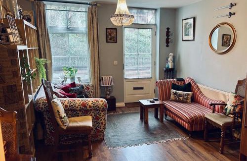 Macclesfield Apartment | Studio - Sleeps 2 - Pets - Terrace - Parking