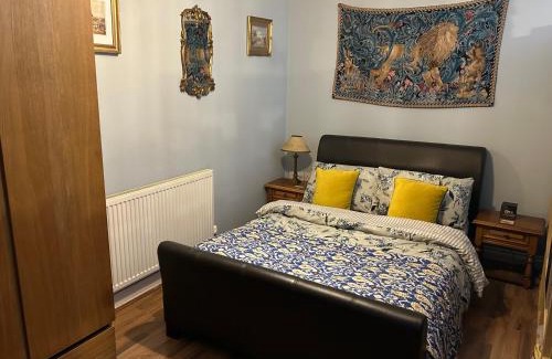 Macclesfield Apartment | Studio - Sleeps 2 - Pets - Terrace - Parking