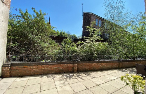 Macclesfield Apartment | Studio - Sleeps 2 - Pets - Terrace - Parking