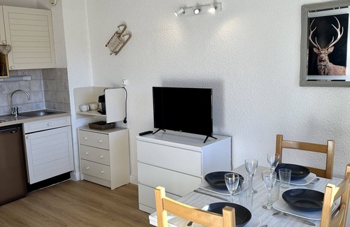 Briancon Apartment | Studio south terrace mountain view