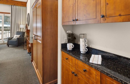 Stowe Area Condo | Studio Spruce Peak Ski In Ski Out "La Voûte" #147