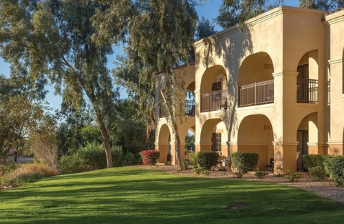 South Mountain Condo | Studio Stunning Pools & Golf!