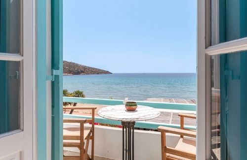 Platis Gialos Apartment | Studio 'Suite 7' with Sea View, Wi-Fi and Air Conditioning