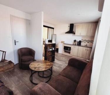 Blaye-les-Mines Apartment | Studio tout confort