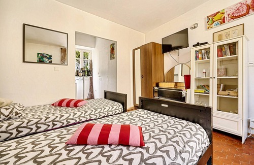 Aix-en-Provence Historic Centre Apartment | Studio Twin Beds in Aix en Provence