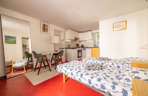 Aix-en-Provence Historic Centre Apartment | Studio Twin Beds in Aix en Provence