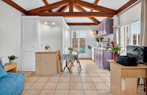 La Garde Apartment | Studio 'Var Hyères Near Beach' with Shared Garden, Balcony and Air Conditioning