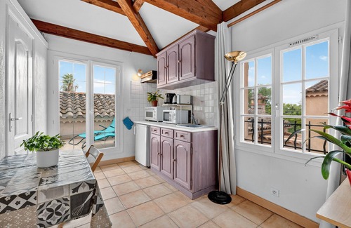 La Garde Apartment | Studio 'Var Hyères Near Beach' with Shared Garden, Balcony and Air Conditioning