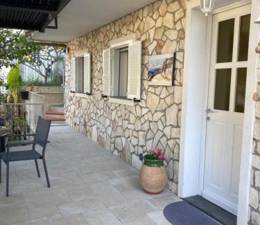 Menton Apartment | Studio Villa la Cigale avec grande Terrasse