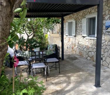 Menton Apartment | Studio Villa la Cigale avec grande Terrasse