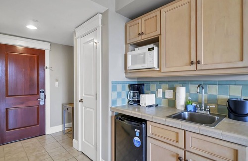 Baytowne Wharf Apartment | Studio w/Balcony! Walk to Resort Pool & Baytowne Wharf at The Grand Sandestin