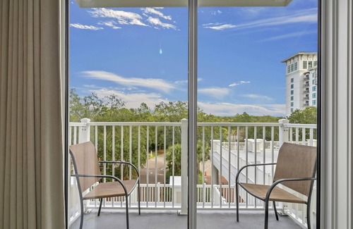 Baytowne Wharf Apartment | Studio w/Balcony! Walk to Resort Pool & Baytowne Wharf at The Grand Sandestin