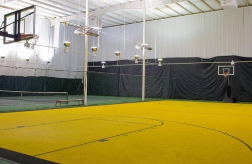 Cheat Lake Apartment | Studio w Indoor Pool, BBQ Area & Spa at Lakeview Golf Resort