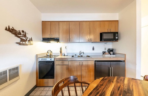 Truckee Condo | Studio w/Lake View #144 at Donner Lake Village