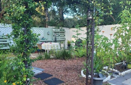 DeLand Apartment | Studio w/ Private Driveway & Gated Yard