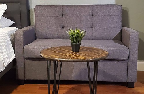 College Town Apartment | Studio walking distance to Stadium & Nightlife!