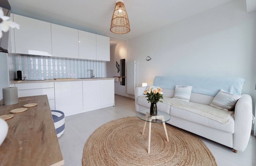 La Cotiniere Apartment | Studio with sea view, direct access to the beach