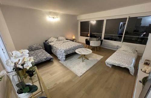 Saint-Fargeau Apartment | Studio with 180 view of Paris