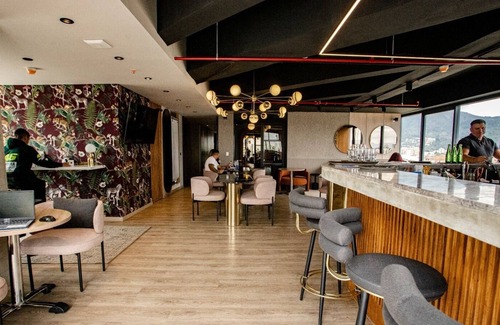 Calle 100 Apartment | Studio with a Beautiful Mountain View