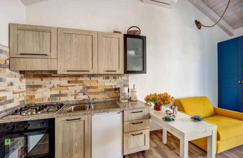 Pompeiana Apartment | Studio with air conditioning and pool