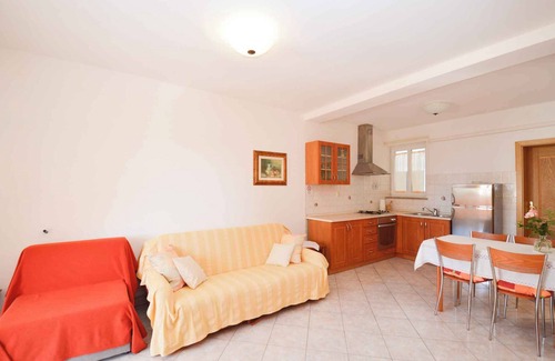 Vinkuran Apartment | Studio with air conditioning