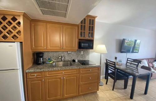 Sunny Isles Beach Apartment | Studio with Beach Access and Panoramic City View!