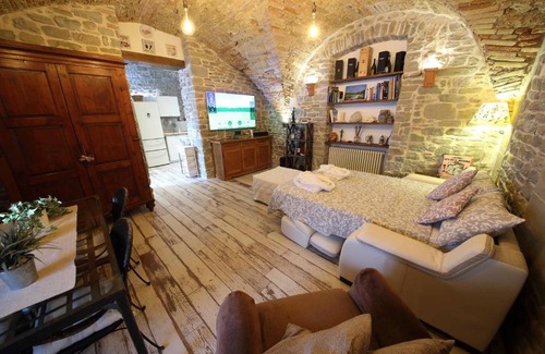 Marradi Apartment | Studio with enclosed garden and wifi at Popolano