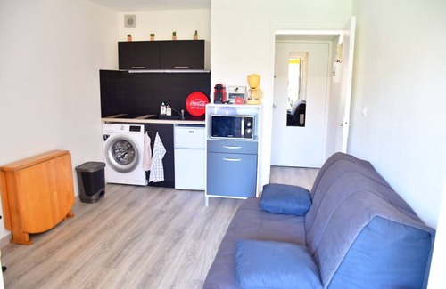 La Faviere Apartment | Studio with balcony 300 m from the beach wifi parking