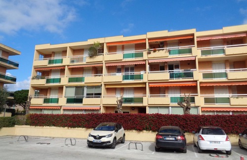 La Faviere Apartment | Studio with balcony 300 m from the beach wifi parking