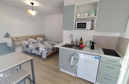 Caissargues Apartment | Studio with garden and pool, easy Nîmes access