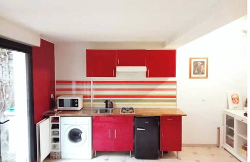 Villejuif Apartment | Studio with garden in a quiet setting just outside Paris