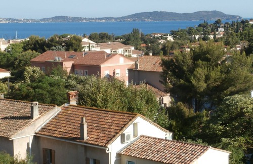 Carqueiranne Apartment | Studio with sea and mountain view terrace