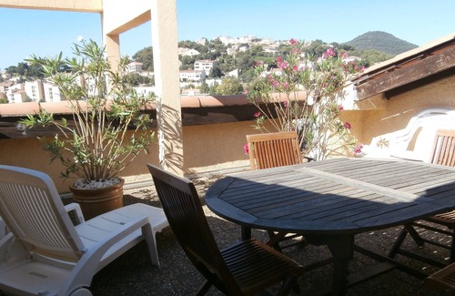 Carqueiranne Apartment | Studio with sea and mountain view terrace