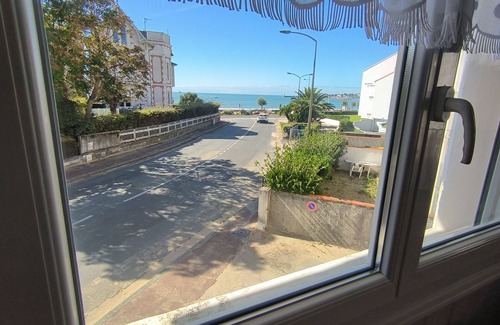 Royan Apartment | Studio with sea view Plage Grande Conche + Balcony with sea view 30m from beach