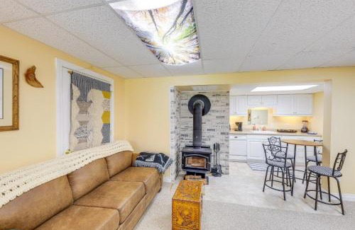 Libby Apartment | Studio with Shared Hot Tub Walk to Happys Inn