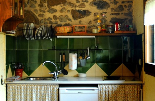 Sant Joan les Fonts Cottage | Study in a rural house within the natural park of the volcanoes. garden and pool