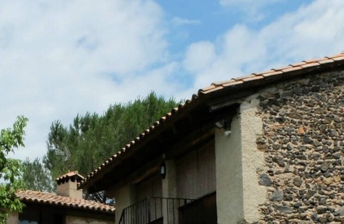 Sant Joan les Fonts Cottage | Study in a rural house within the natural park of the volcanoes. garden and pool