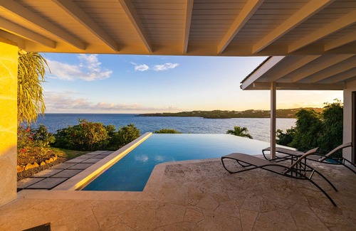 Arawak Hill Villa | Stunning Clifftop Villa with Infinity Pool