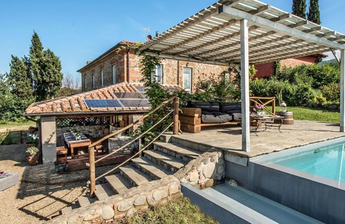 Terranuova Bracciolini Villa | Stunning private villa with A/C, private pool, WIFI, TV, patio, pets allowed and parking