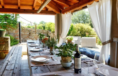 Terranuova Bracciolini Villa | Stunning private villa with A/C, private pool, WIFI, TV, patio, pets allowed and parking