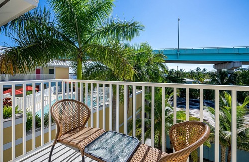 Fort Myers Beach Condo | Stunning 1/1 with Heated pool and Spa in the Heart of Downtown Fort Myers Beach!