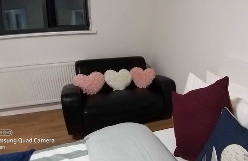 East Ham Apartment | Stunning 1-Bed Apartment in London