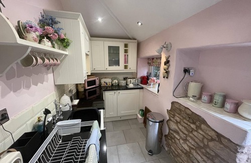 Bromsash Cottage | Stunning 1-Bed Cottage with Hot Tub in Ross-on-wye