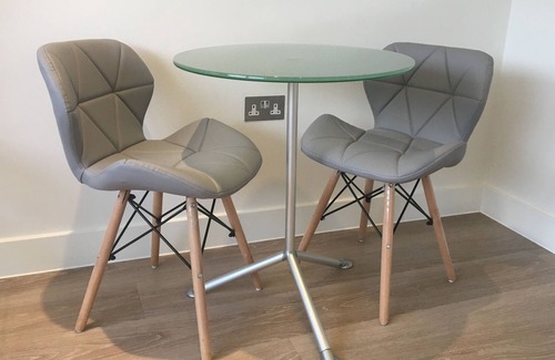 St Albans Apartment | Stunning 1 Bedroom Luxury apartment Sleeps 4 With Gym Use free