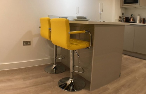 St Albans Apartment | Stunning 1 Bedroom Luxury apartment Sleeps 4 With Gym Use free
