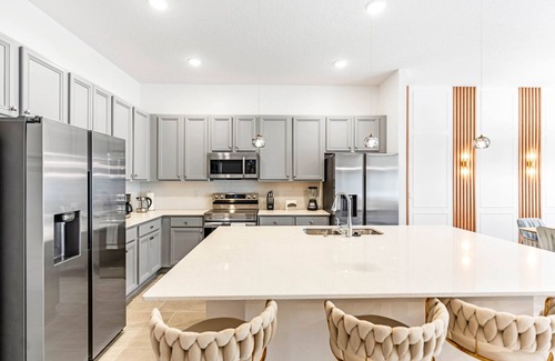 Kissimmee House | Stunning 12 Bed Pool Home with Game Room-2440RD