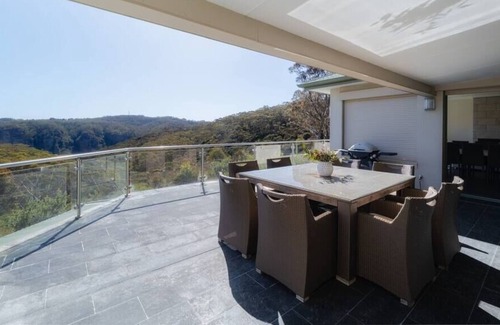 Katoomba House | Stunning 180 Views/Families & Groups/Pet Friendly
